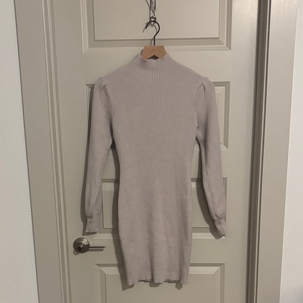 Elegant Gray Ribbed Knit Dress